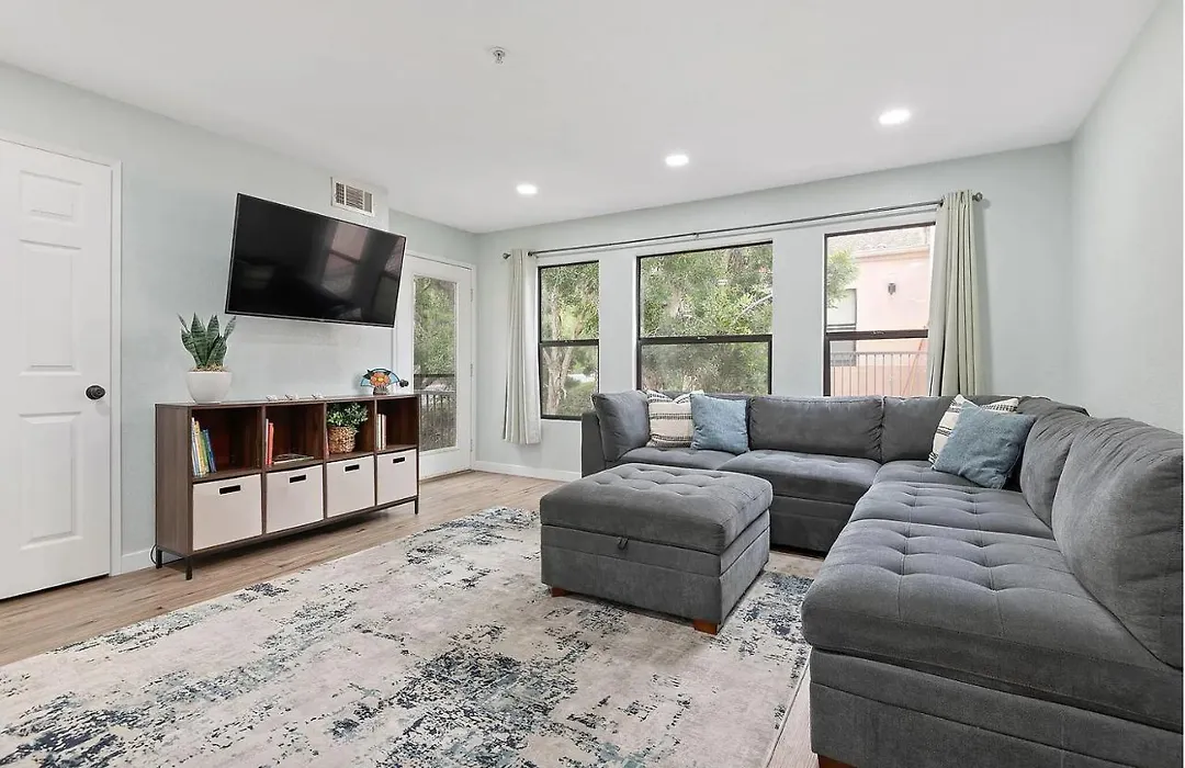 Pilla And Villa Guest House On 18 St Brooklyn Ny-1