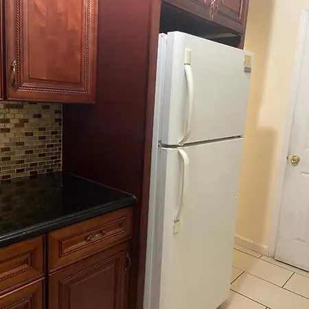 A Cheap Room In Queens-2