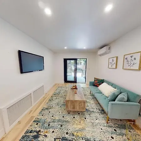 The Ralph Lane Ave Guest House In Brooklyn-2