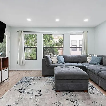 Pilla And Villa Guest House On 18 St Brooklyn Ny-2